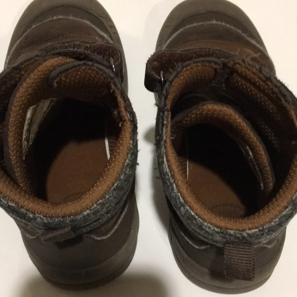 OshKosh B’gosh kids high top ankle shoes boots size 9M brown